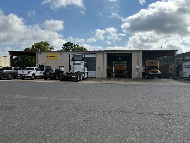 6890 Bert Kouns Industrial Loop, Shreveport, LA for sale - Building Photo - Image 1 of 11