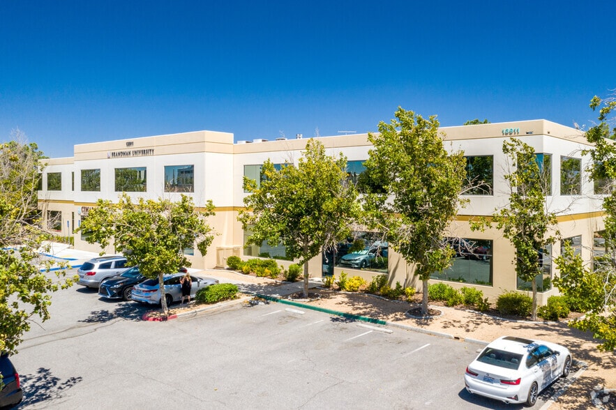 13911 Park Ave, Victorville, CA for lease - Building Photo - Image 3 of 4