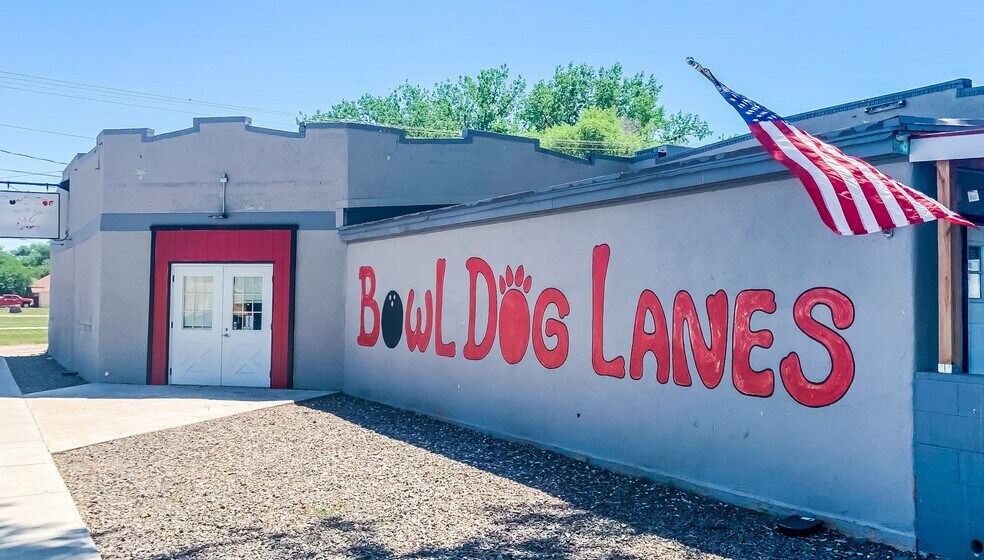 211 E 11th St, Bridgeport, NE for sale - Primary Photo - Image 1 of 1