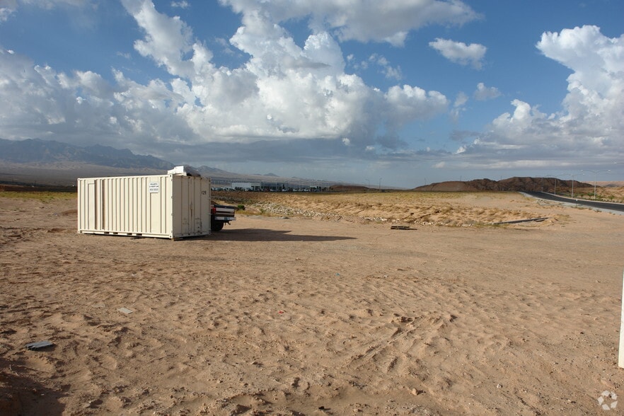 Interstate 15 Southbound Exit Corner & Falcon Ridge, Mesquite, NV for sale - Building Photo - Image 2 of 4