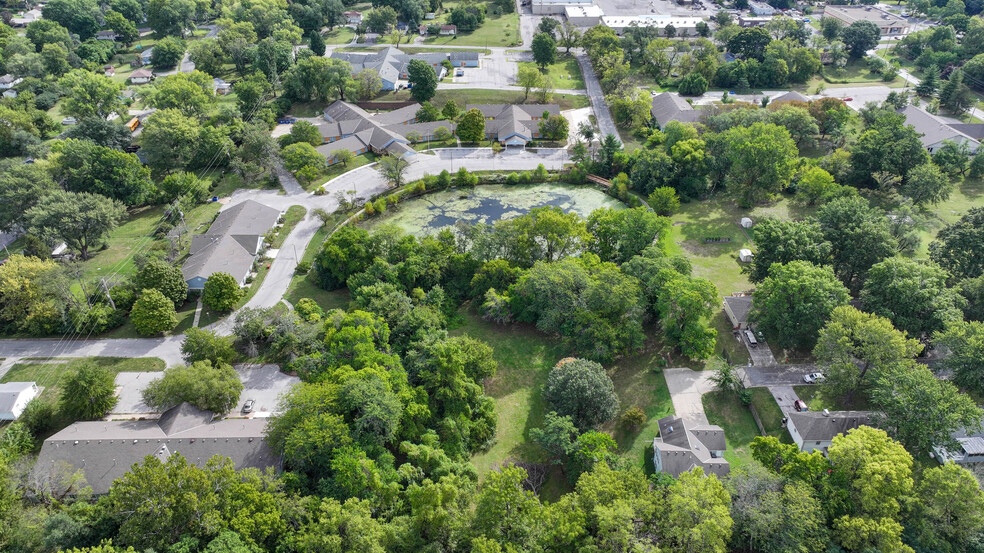 11400 Hidden Lake Dr, Kansas City, MO for sale - Aerial - Image 2 of 4