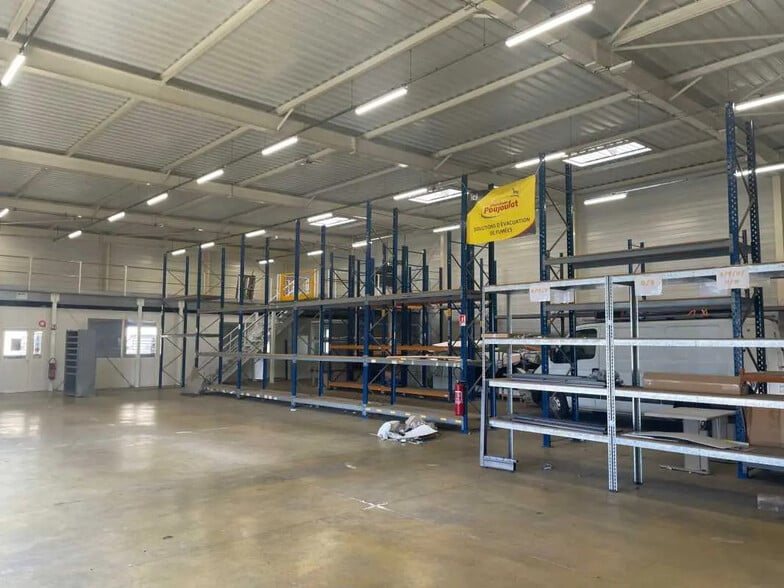 Flex in Compiègne for lease - Interior Photo - Image 2 of 6