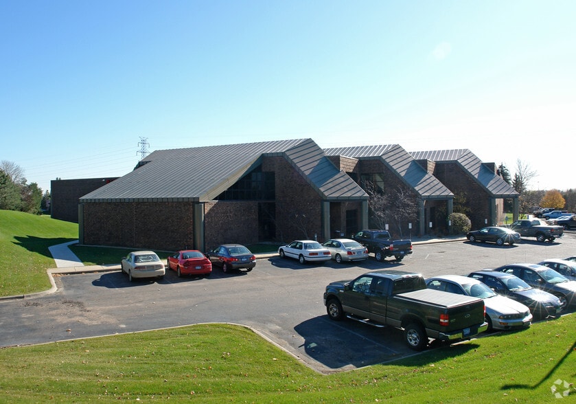 7585 Equitable Dr, Eden Prairie, MN for sale - Primary Photo - Image 1 of 3