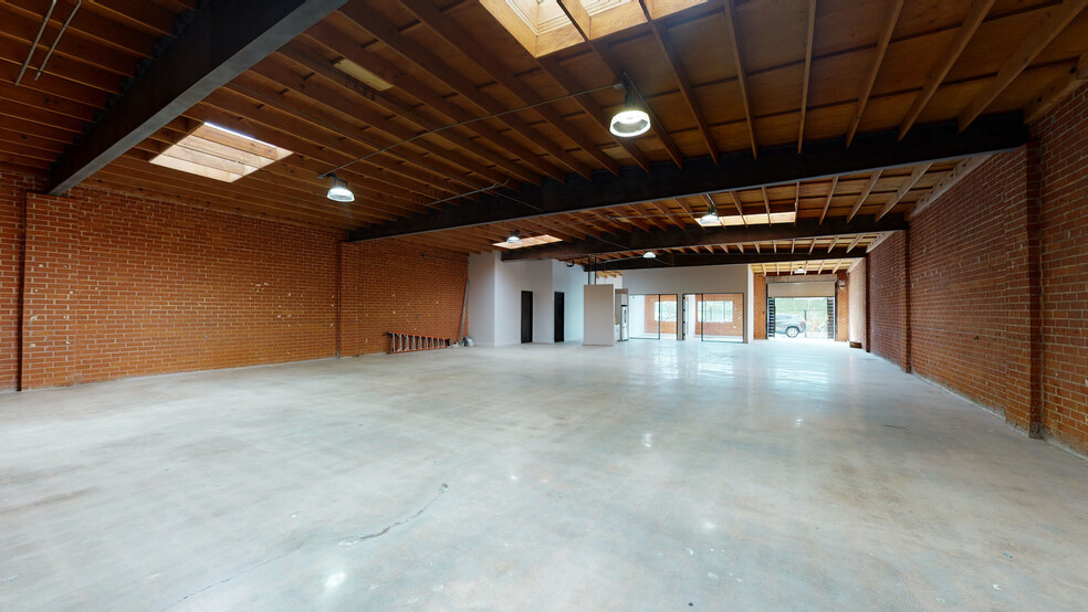 2222 Cotner Ave, Los Angeles, CA for lease - Interior Photo - Image 3 of 9