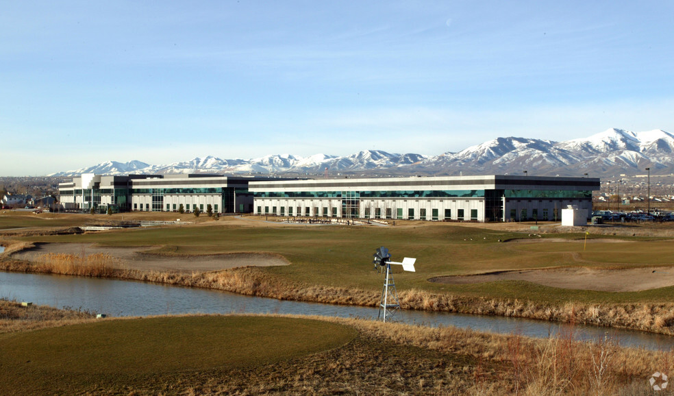 2737 S Corporate Park Dr, West Valley City, UT for lease - Building Photo - Image 2 of 8