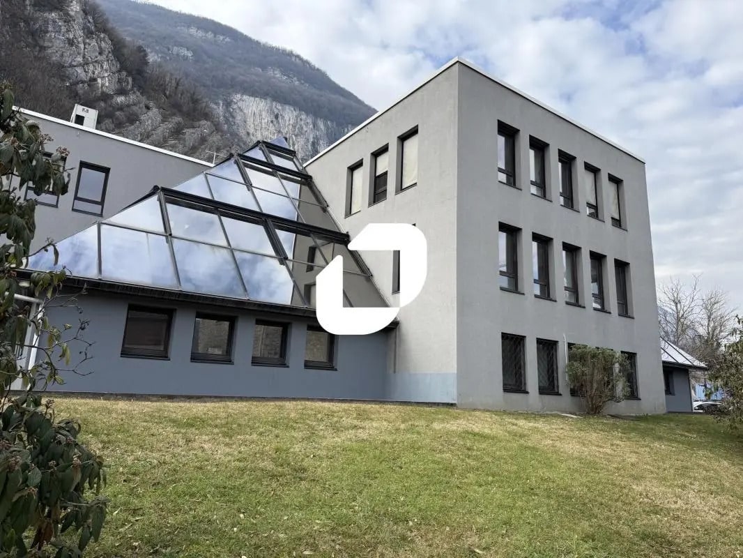 9 Bis Avenue De La Falaise, Sassenage for lease Building Photo- Image 1 of 10