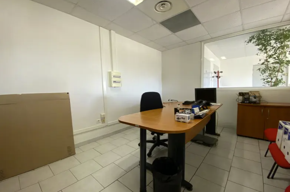 Office in Lattes for lease Interior Photo- Image 1 of 5