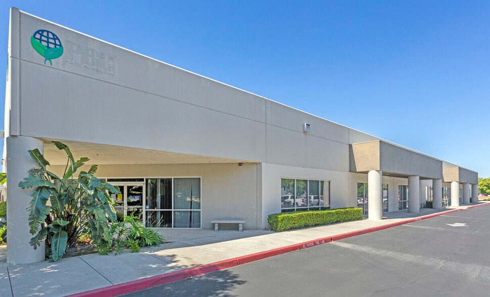 2695 N Fowler Ave, Fresno, CA for lease - Building Photo - Image 2 of 20