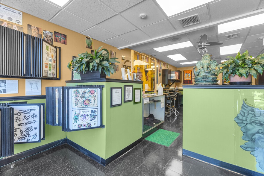 1145-1147 New Britain Ave, West Hartford, CT for sale - Building Photo - Image 3 of 10