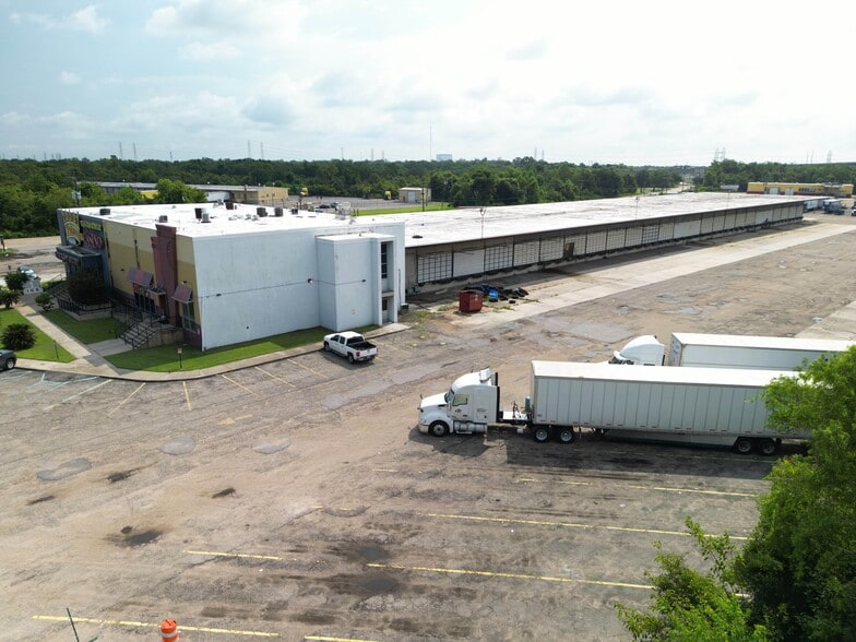 12170 Old Gentilly Rd, New Orleans, LA for lease - Building Photo - Image 2 of 16