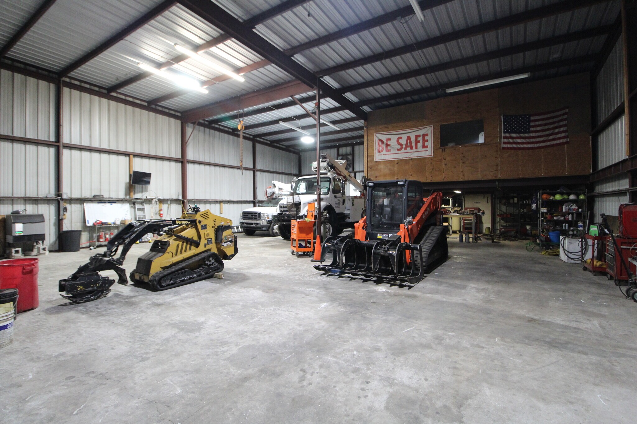 7400 Richardson Rd, Sarasota, FL 34240 6,130+/SF on 3.98 AC