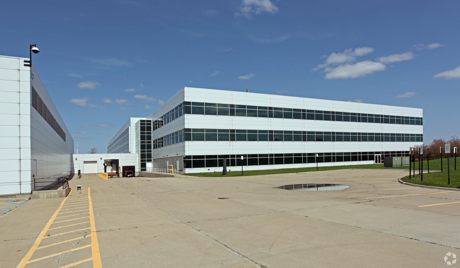 1999 Centerpoint Pky E, Pontiac, MI 48341