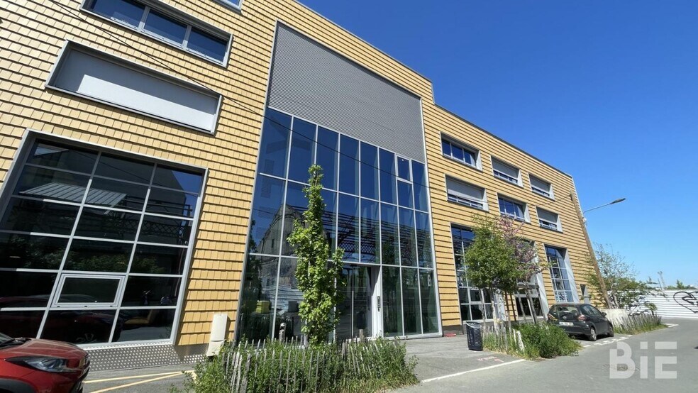 Office in Bordeaux for lease - Building Photo - Image 1 of 9