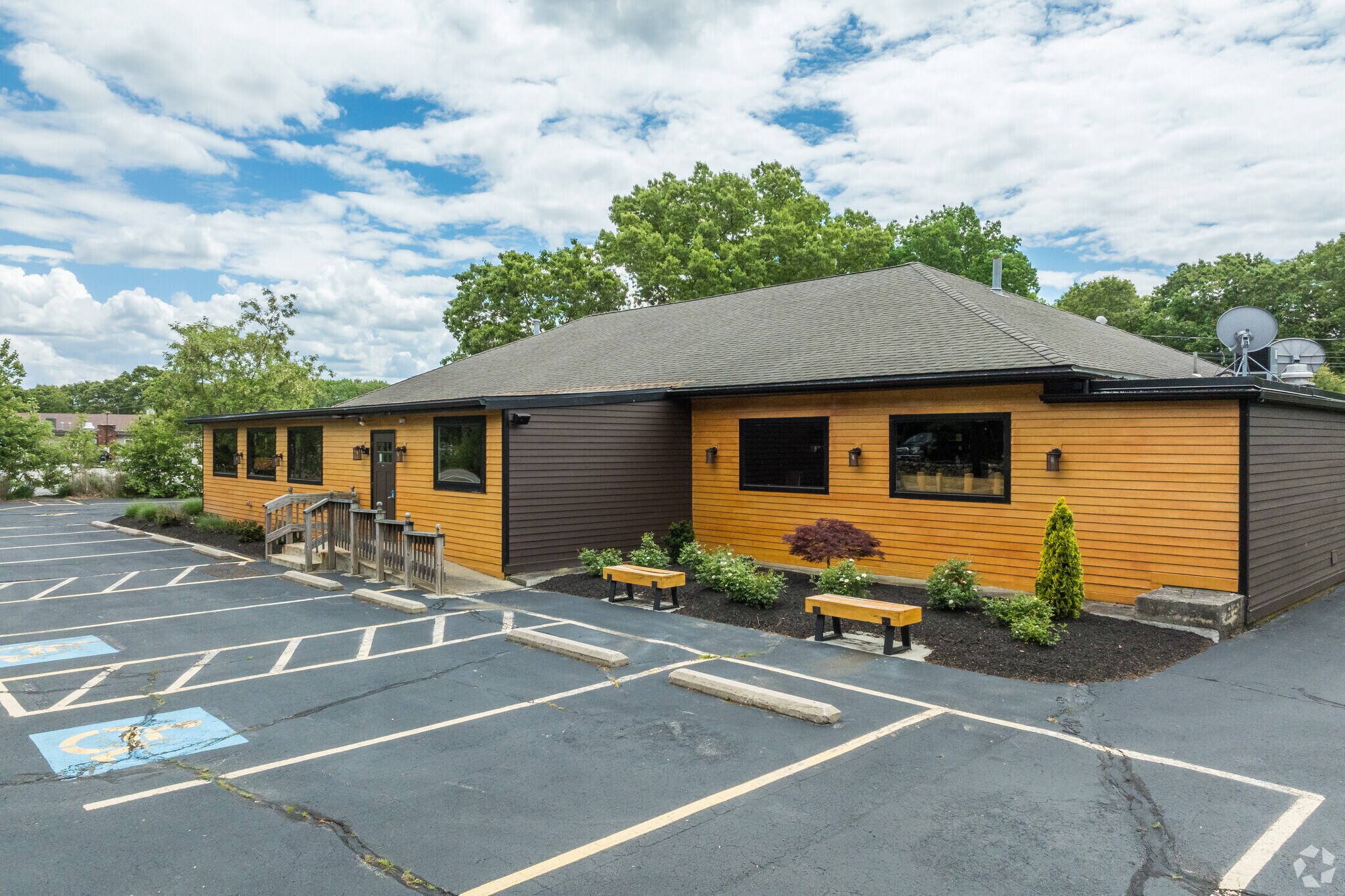 332 Farnum Pike, Smithfield, RI for sale Primary Photo- Image 1 of 1