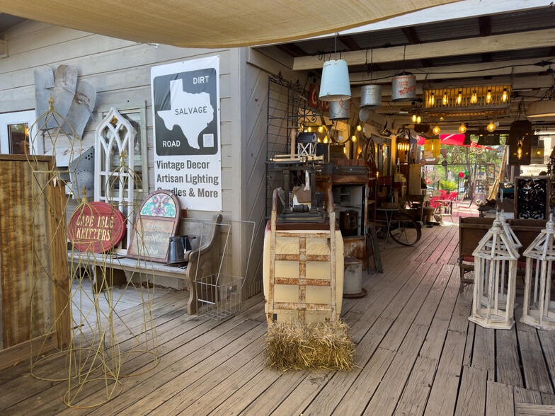 1706 Hunter Rd, New Braunfels, TX for sale - Building Photo - Image 2 of 7