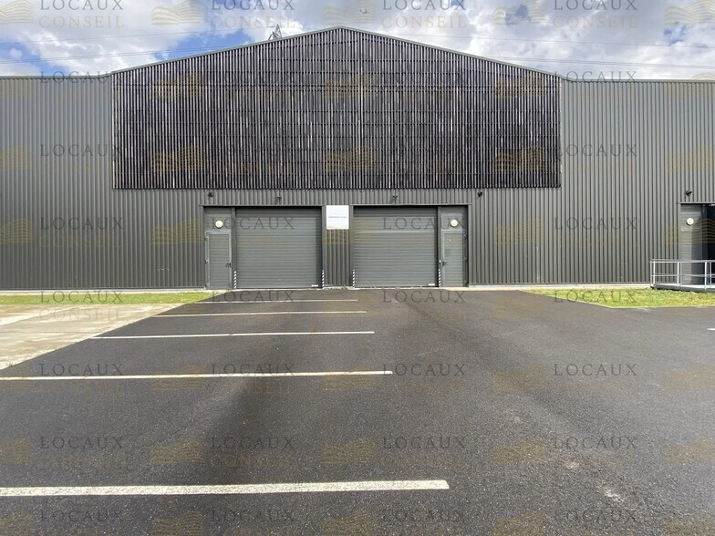 Flex in Cormeilles-en-Parisis for lease - Building Photo - Image 1 of 5