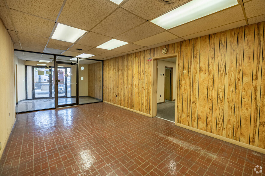 2350 Gilbert Ave, Cincinnati, OH for lease - Interior Photo - Image 3 of 19