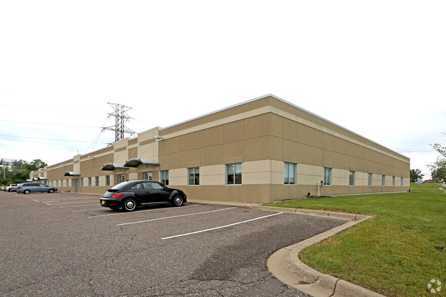 1900 Oakcrest Ave, Roseville, MN for lease - Building Photo - Image 2 of 3