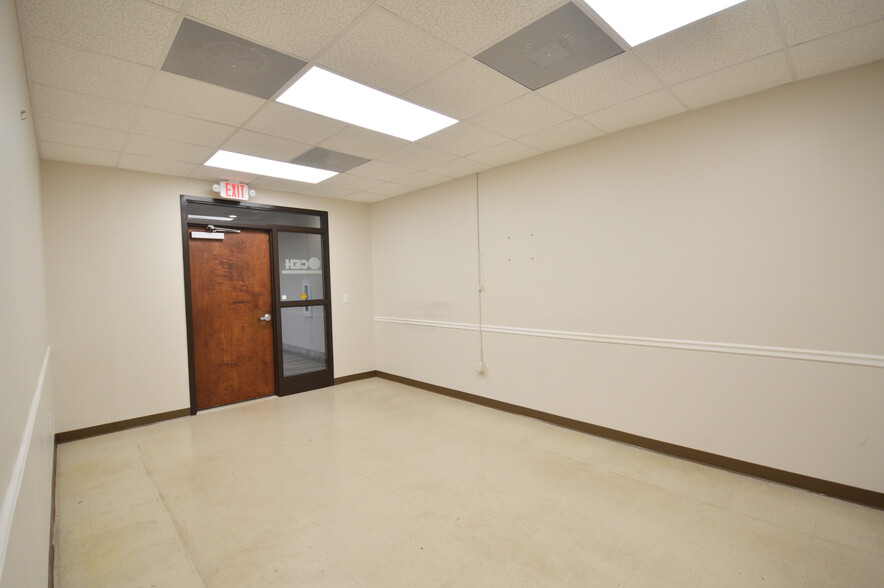 755 Highland Oaks Dr, Winston-Salem, NC for lease - Interior Photo - Image 3 of 24