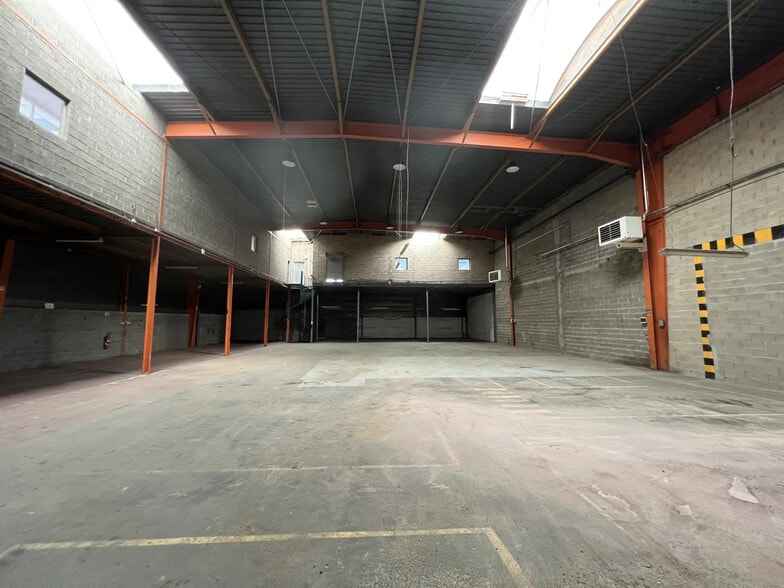 Flex in SAINT-OUEN-L'AUMONE for lease - Interior Photo - Image 2 of 6