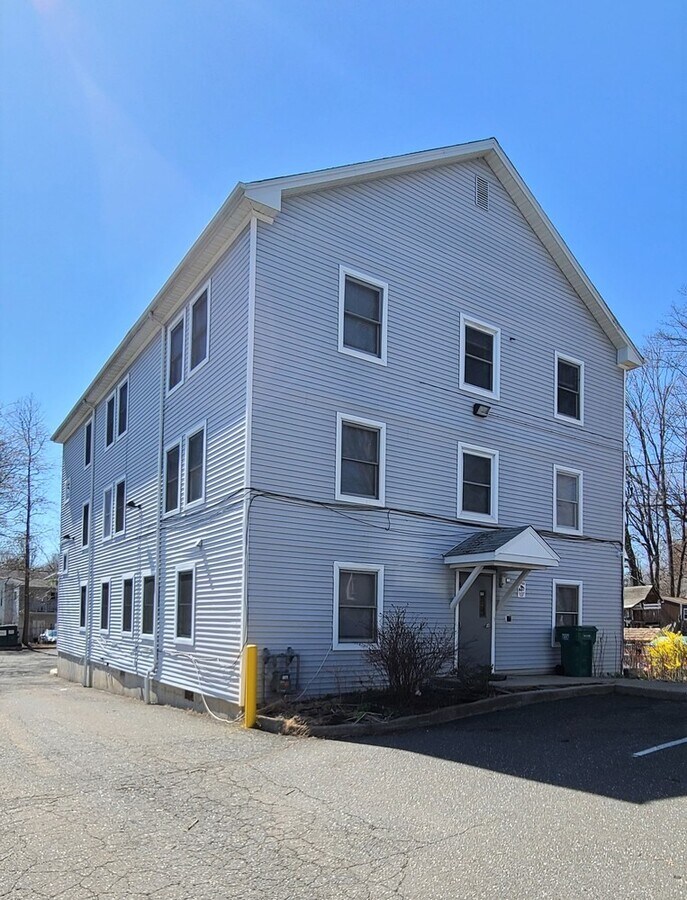 98 Elm St, Danbury, CT 06810