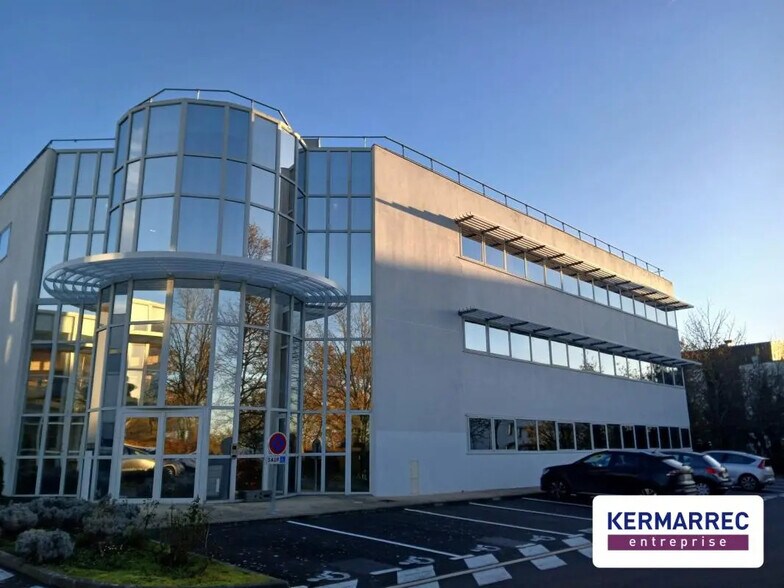Office in Carquefou for lease - Building Photo - Image 1 of 9
