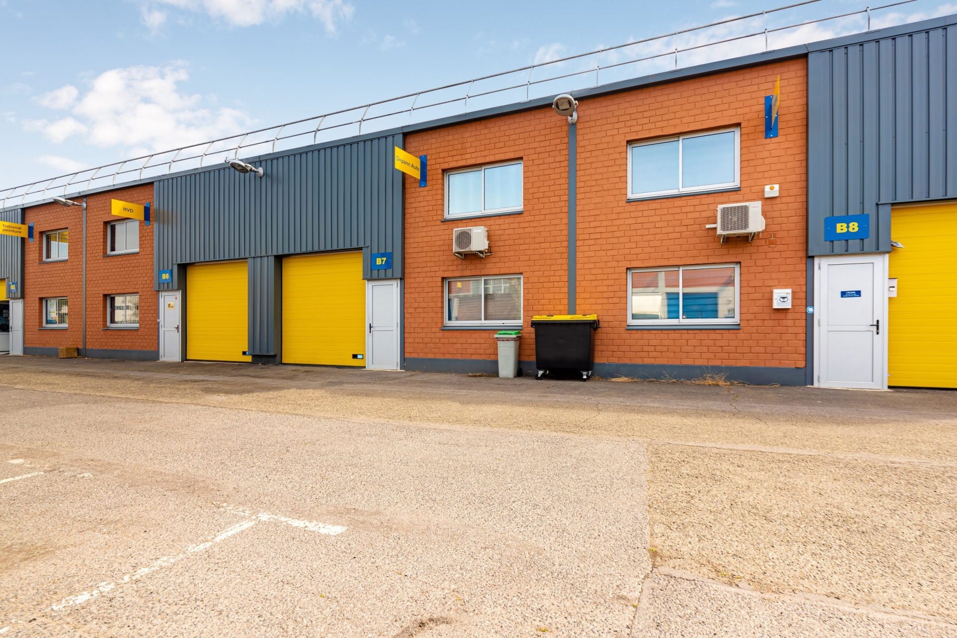 Flex in Saint-Ouen-l'Aumône for lease Primary Photo- Image 1 of 6