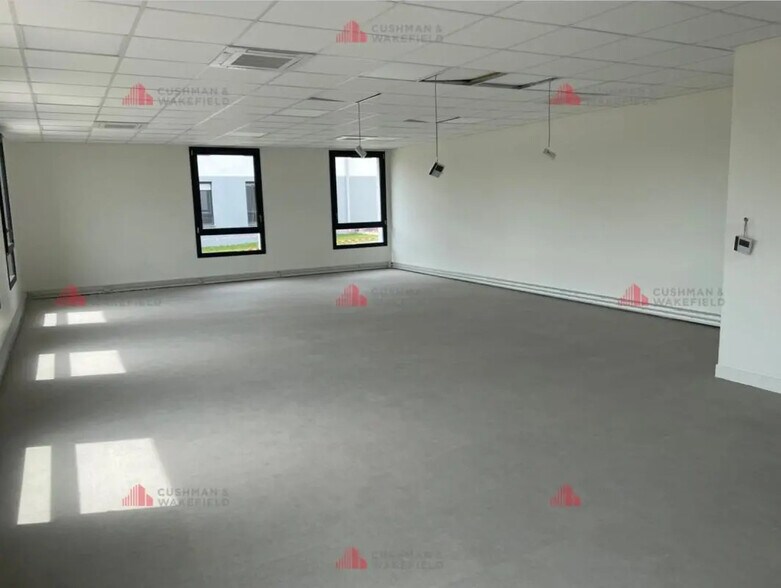 Office in Fontaine-lès-Dijon for lease - Interior Photo - Image 3 of 4