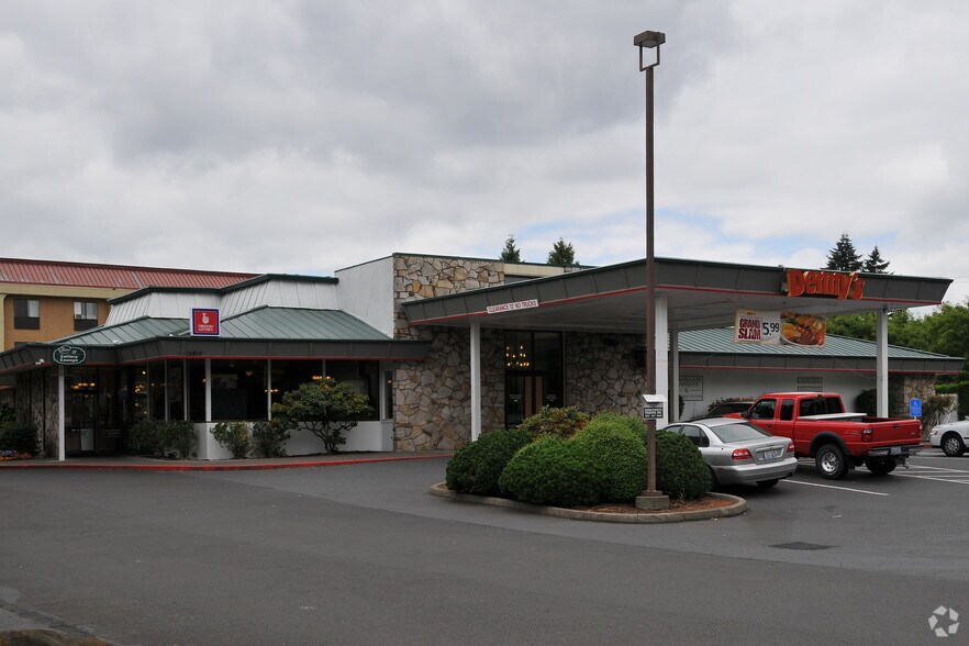 15815 SE 82nd Dr, Clackamas, OR 97015