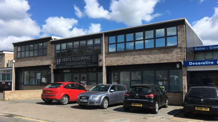 17 Mark Rd, Hemel Hempstead for sale - Primary Photo - Image 1 of 1