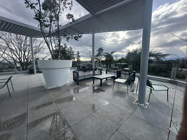 44 Sentier Du Bois Des Côtes, Limonest for lease - Building Photo - Image 2 of 3