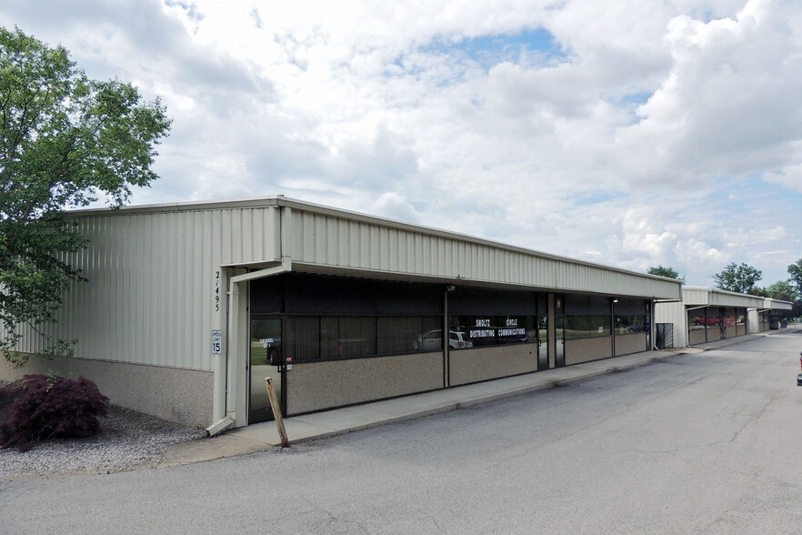 21495 Russell St, Rockwood, MI 48173