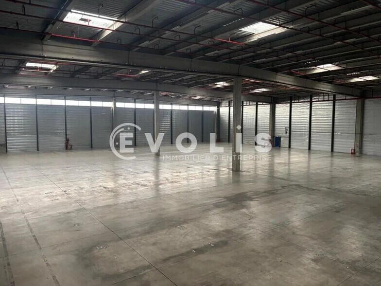 Office in Mions for lease - Building Photo - Image 3 of 30