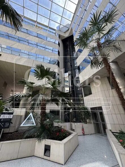 235-235 Cours Lafayette, Lyon for lease - Lobby - Image 2 of 7