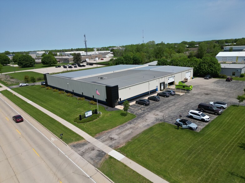 3200 N Main St, Oshkosh, WI for lease - Building Photo - Image 2 of 13