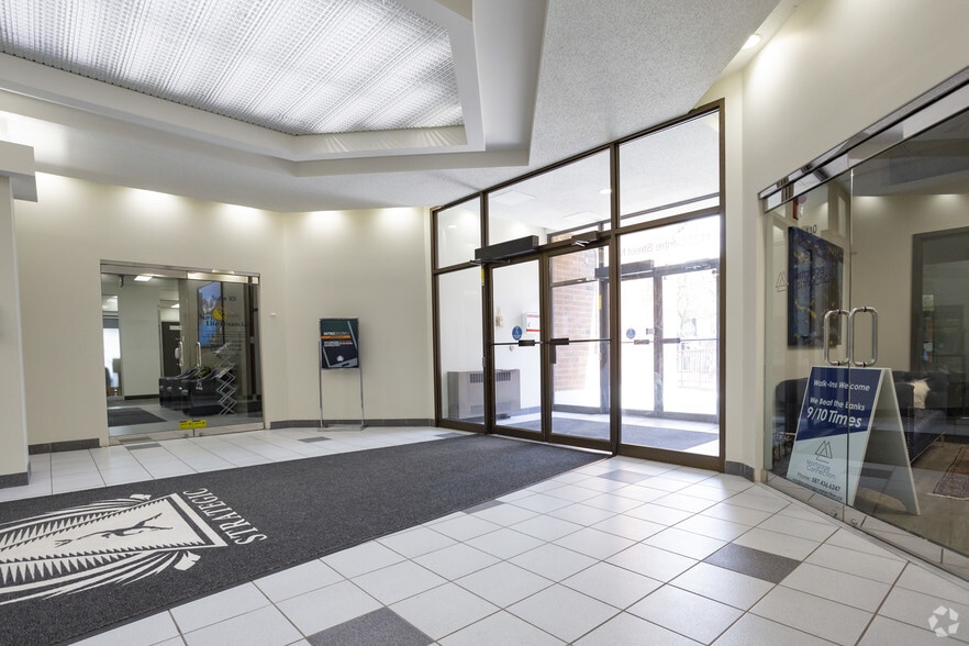 1121 Centre St NW, Calgary, AB for lease - Lobby - Image 3 of 6