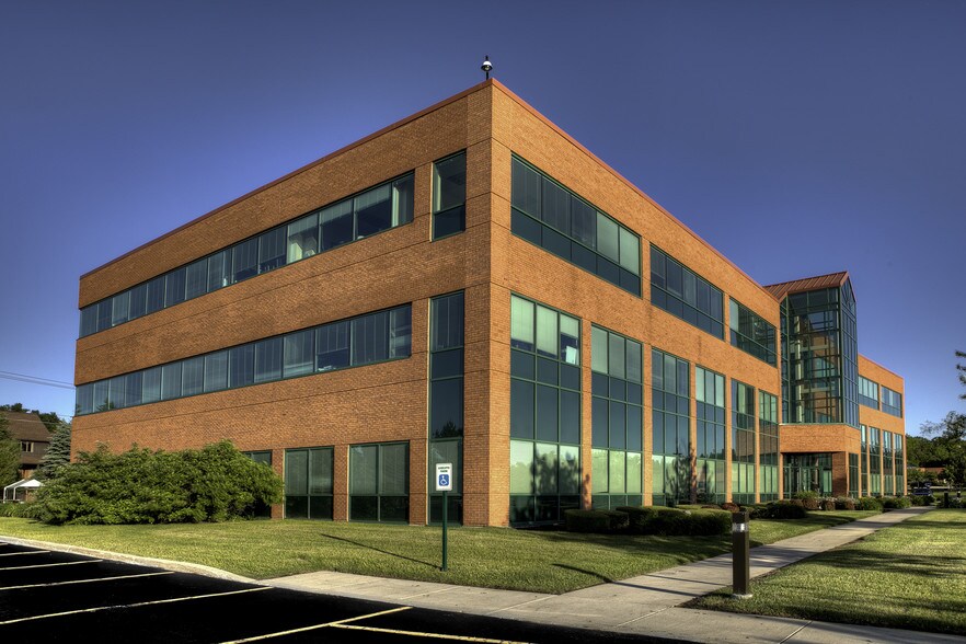 400 Essjay Rd, Williamsville, NY for lease - Building Photo - Image 2 of 29