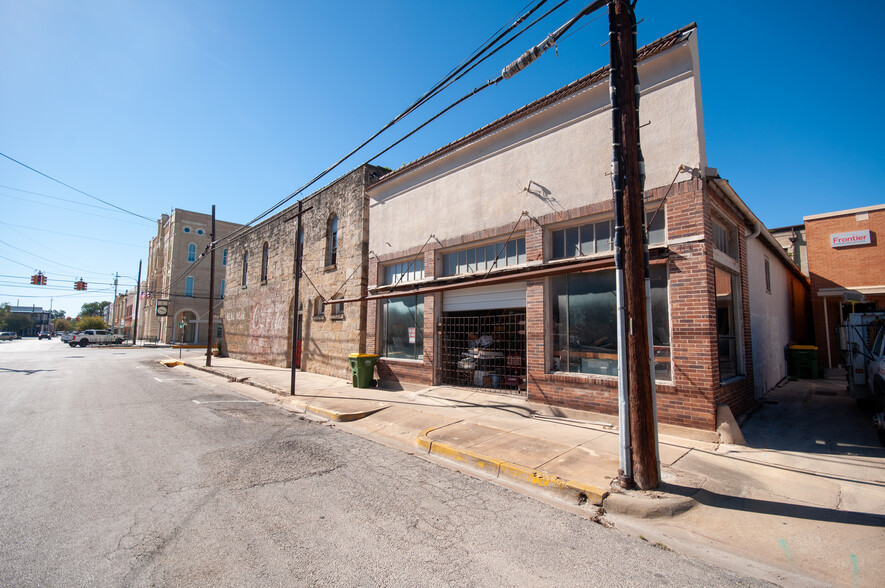 507 Saint Paul St, Gonzales, TX for sale - Primary Photo - Image 1 of 1