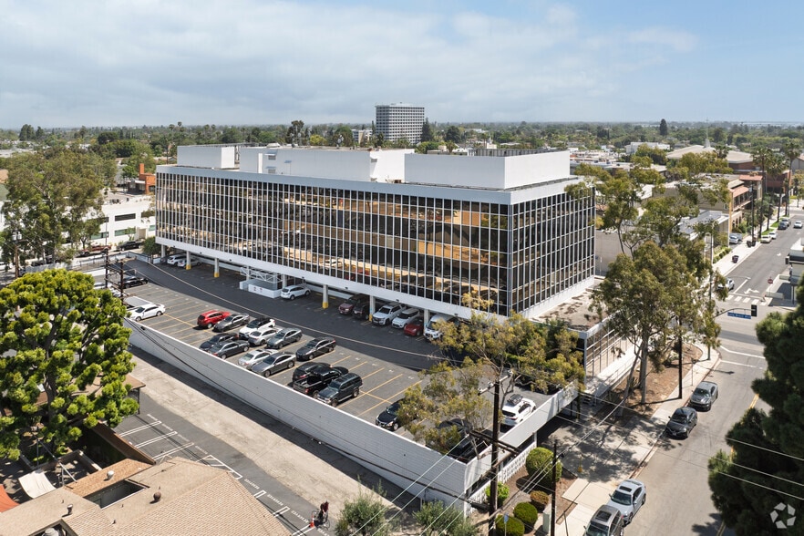 3605 Long Beach Blvd, Long Beach, CA for lease - Building Photo - Image 2 of 7