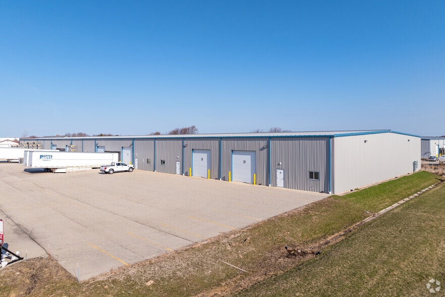 820 Fullview Dr, Appleton, WI for sale - Primary Photo - Image 1 of 1