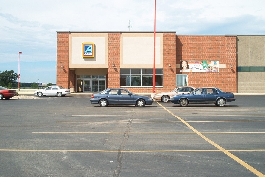 1700 17th St NW, Austin, MN for sale - Building Photo - Image 1 of 1