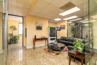 15535 San Fernando Mission Blvd, San Fernando, CA for lease Interior Photo- Image 2 of 5