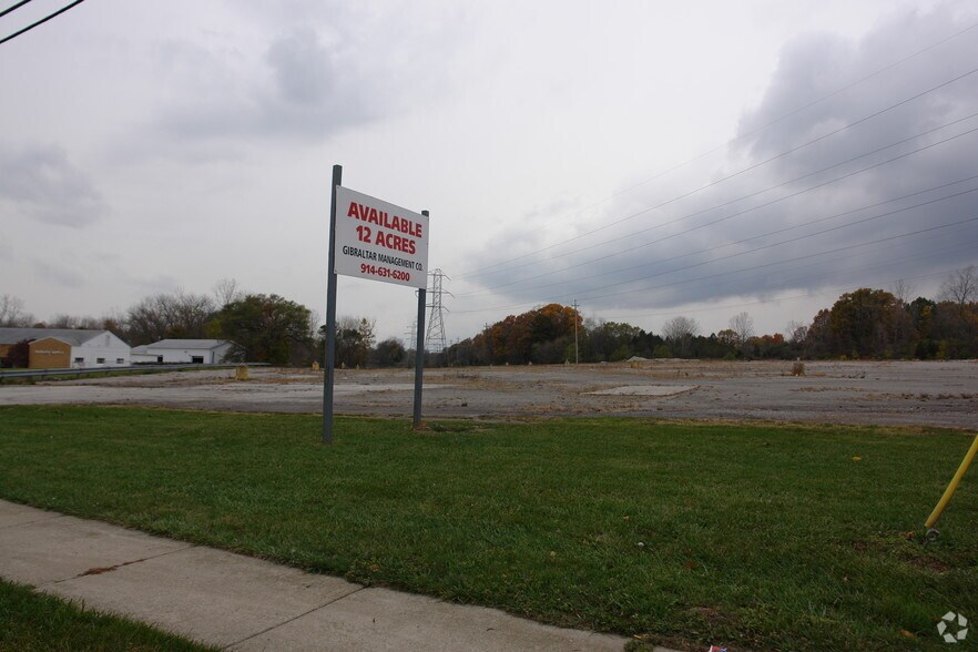 1301 N Main St, Adrian, MI for sale - Primary Photo - Image 1 of 1