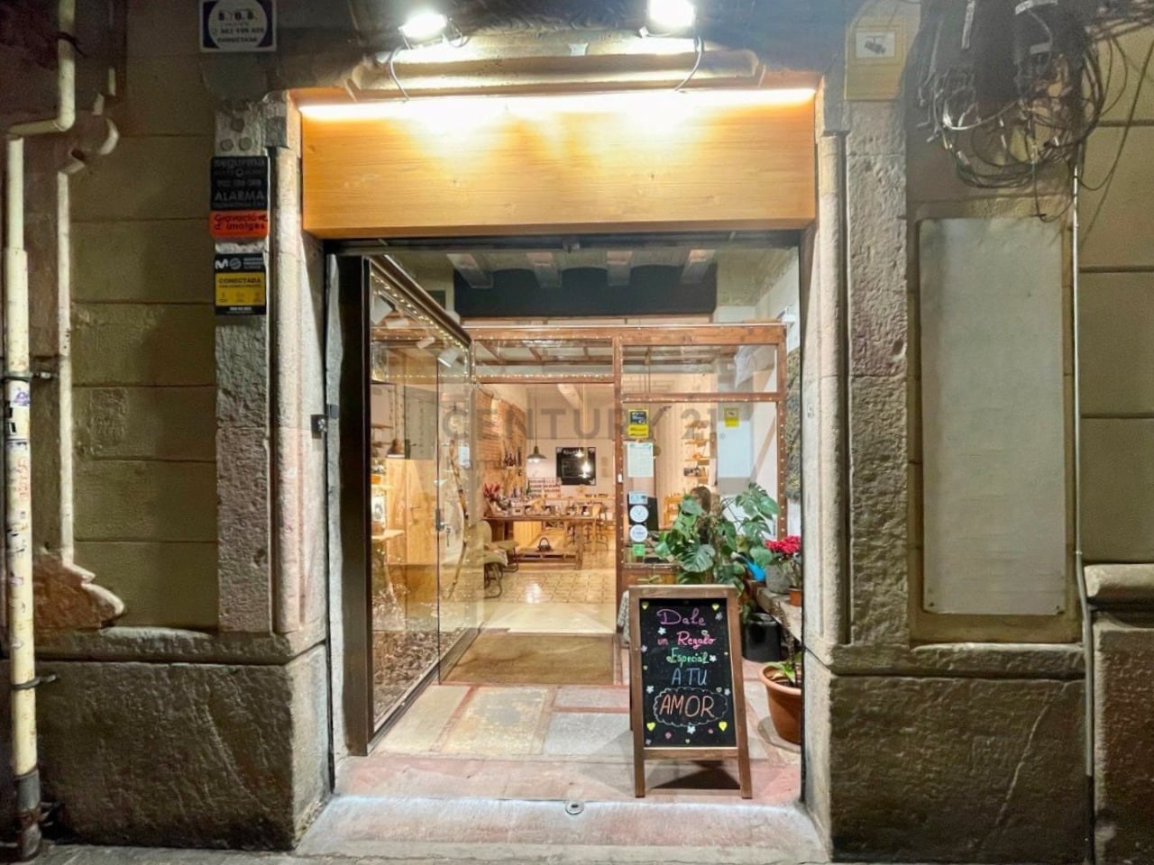 Retail in Barcelona, Barcelona for lease Interior Photo- Image 1 of 24
