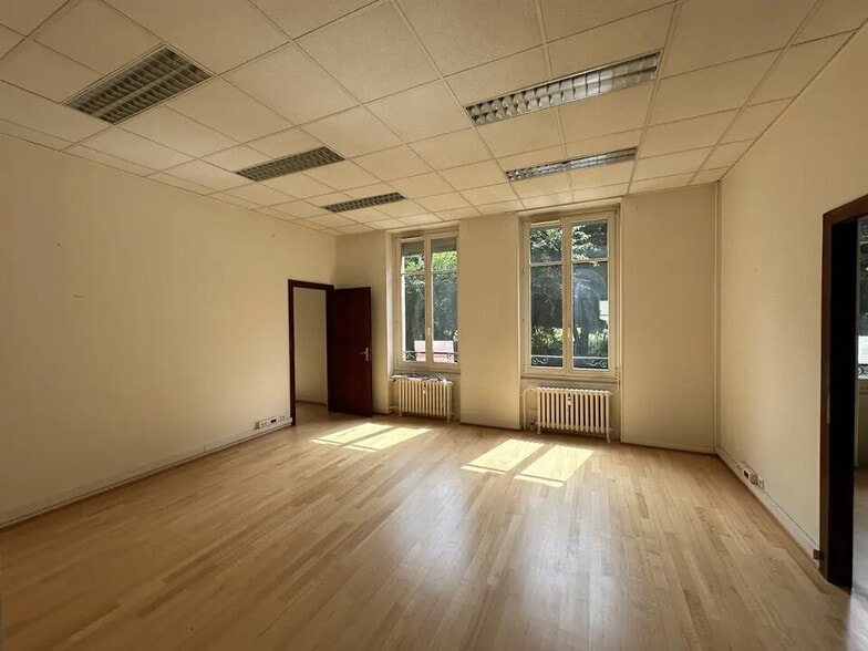 Office in Strasbourg for lease - Interior Photo - Image 2 of 7