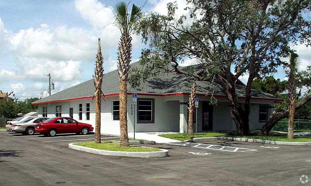 1435 Aurora Rd, Melbourne, FL 32935