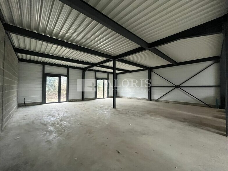 Flex in Trévoux for lease - Building Photo - Image 2 of 10