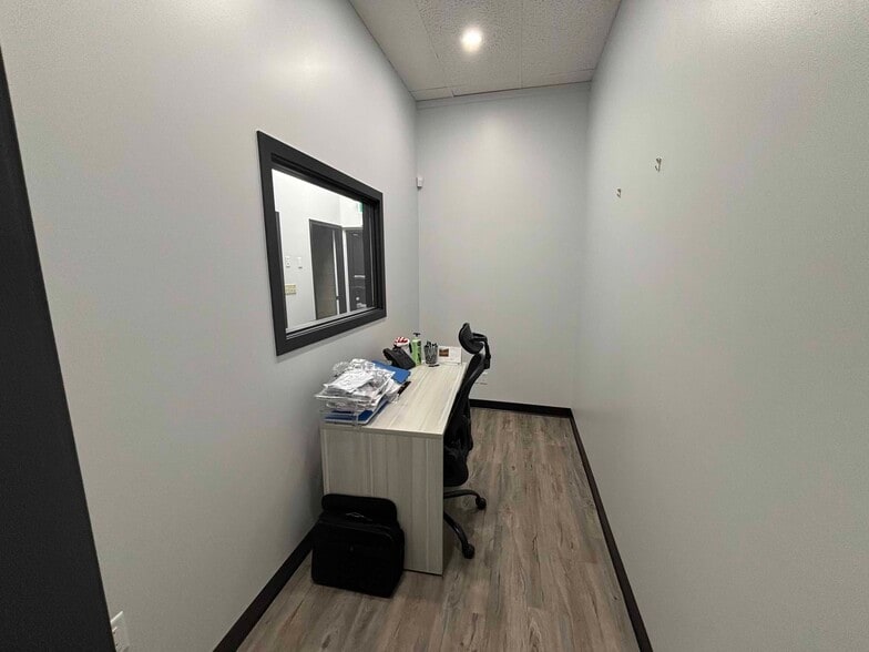 3054 Skaha Lake Rd, Penticton, BC for lease - Building Photo - Image 3 of 8