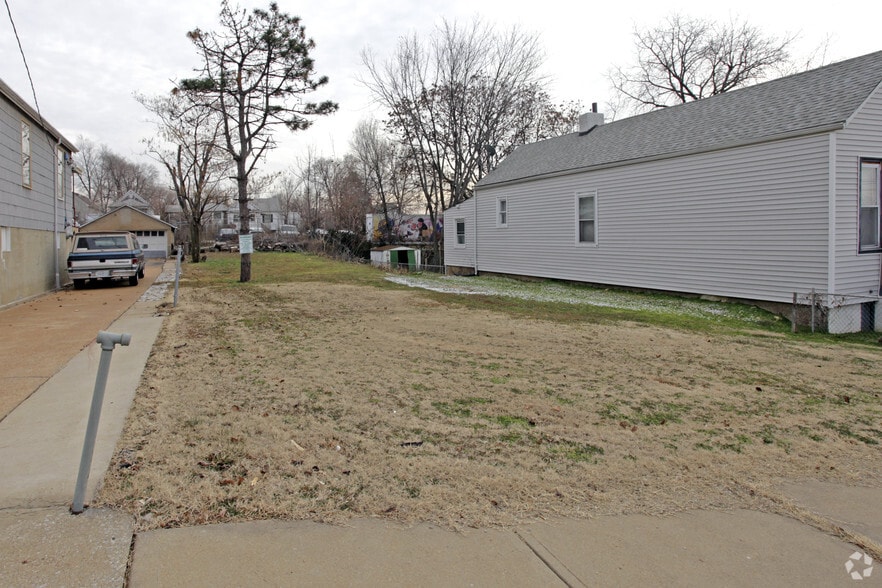 1328 Pierce Ave, Saint Louis, MO for sale - Building Photo - Image 2 of 3