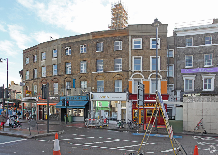 5-5A Clapham Common South Side, London for lease - Primary Photo - Image 3 of 4